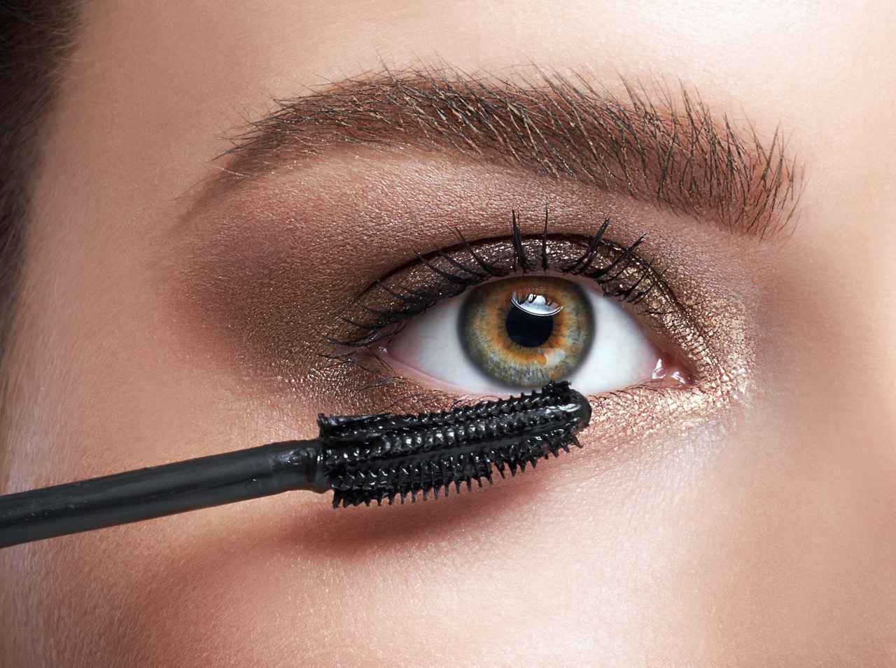 マスカラでパンダ目になるのを徹底予防!メイクのプロが頼りにする3つの裏ワザ