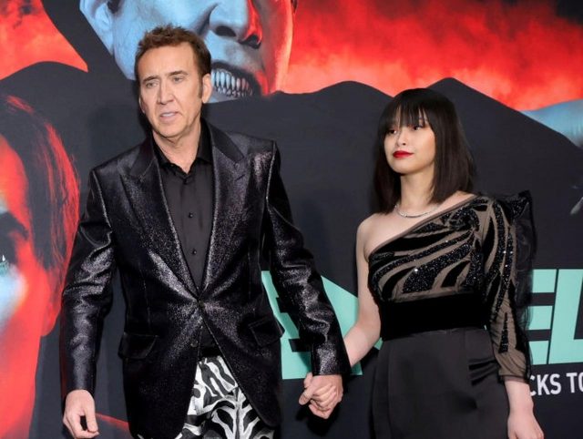 ニコラス・ケイジ、日本人妻とリンクコーデでプレミアデート