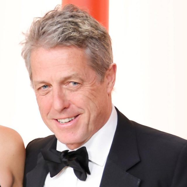 ヒュー・グラント、アカデミー賞インタビューの「態度が悪すぎて」笑いのネタにされる
