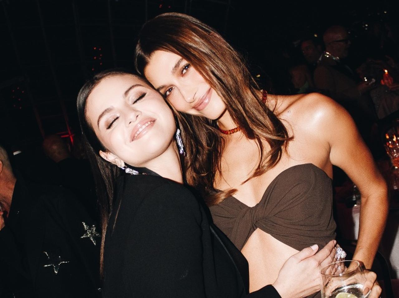 ヘイリー・ビーバーがセレーナ・ゴメスに連絡→セレーナが注意を呼びかける、2人のあいだに今度は何があった?