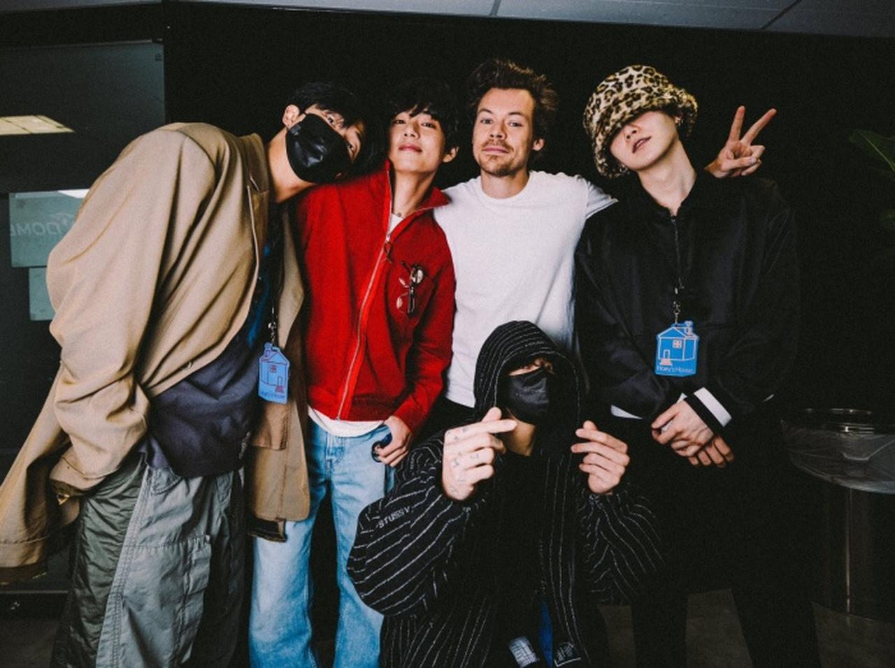 BTSのジョングク、V、RM、SUGAがハリー・スタイルズのコンサートを鑑賞&バックステージで記念撮影