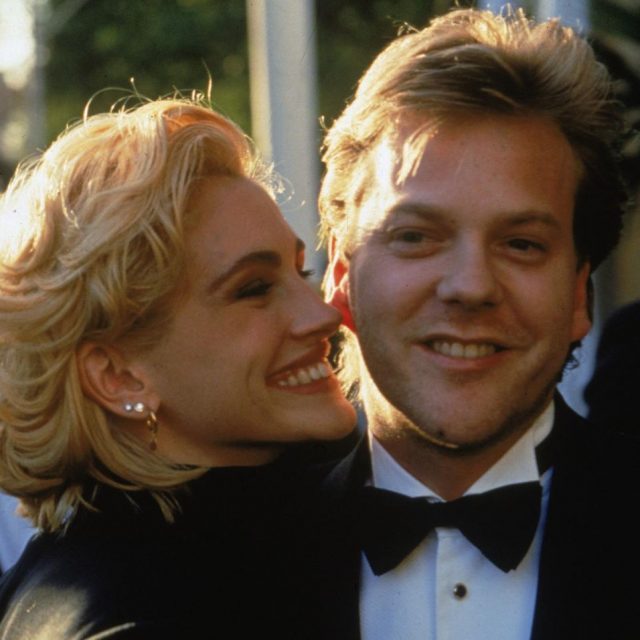 『プリティ・ウーマン』ジュリア・ロバーツ、当時の彼氏キーファー・サザーランドとの笑顔が可愛すぎる