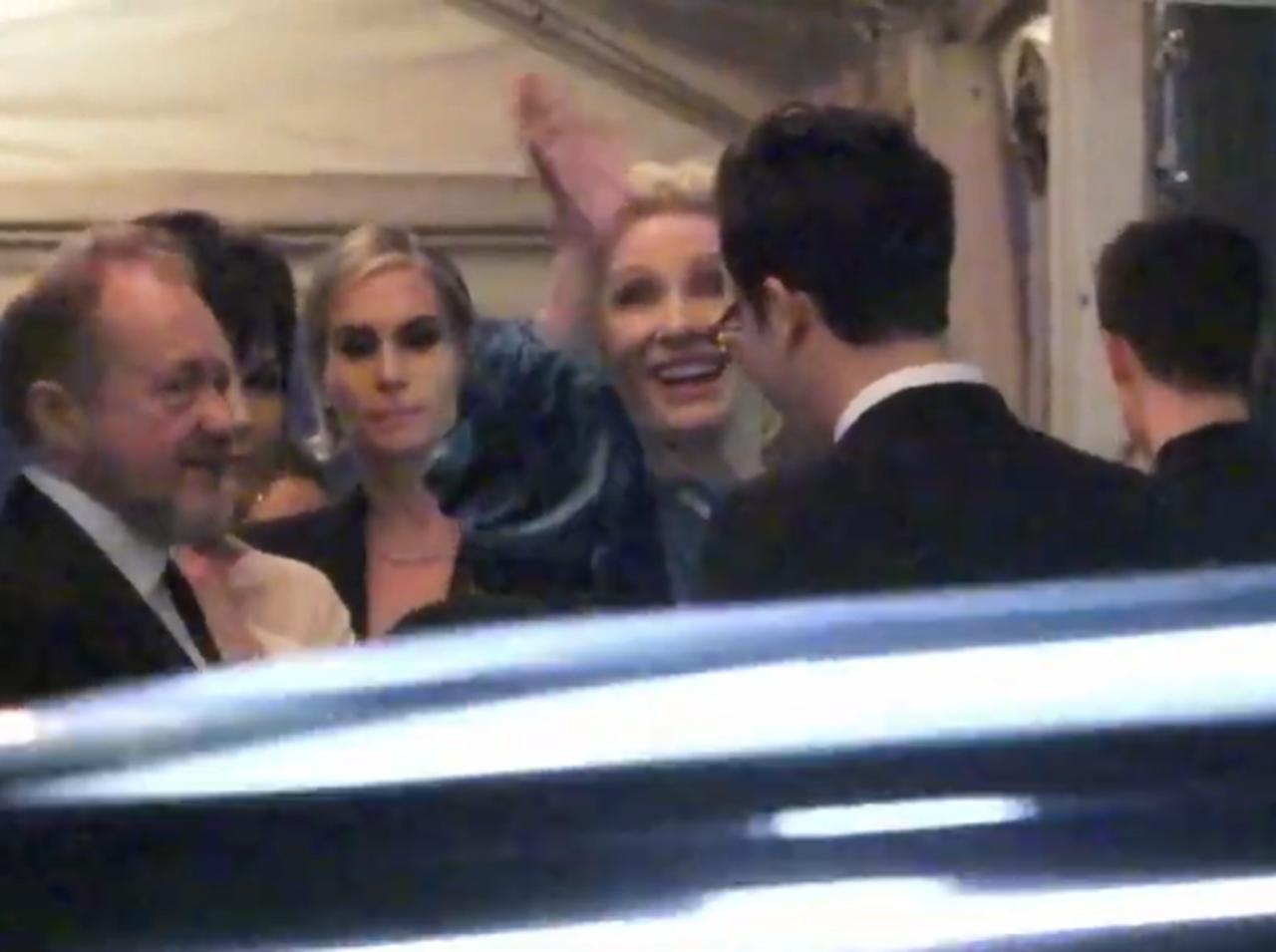 ケイト・ブランシェット、友達を見つけたかのように目を輝かせてファンに投げキッス【動画】