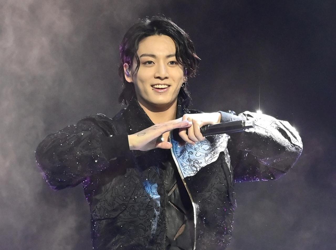 BTSジョングクのセクシー腹筋効果!カルバン・クライン親会社が「もの凄い恩恵」を受ける