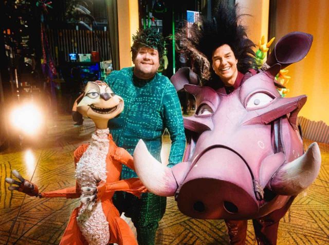 トム・クルーズが「プンバァ役」でミュージカル『ライオン・キング』にサプライズ出演