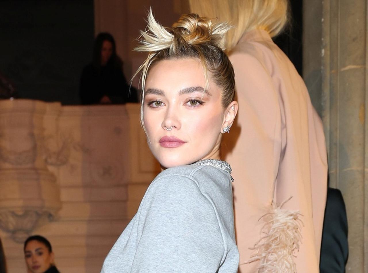 ノーブラの次はパンツ丸見え!フローレンス・ピューの堂々たる姿が清々しい