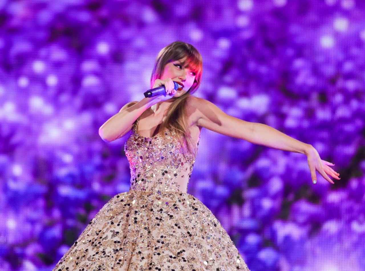 またもや即完売!テイラー・スウィフトが履いたとたんに9 万円のデニムが売り切れ