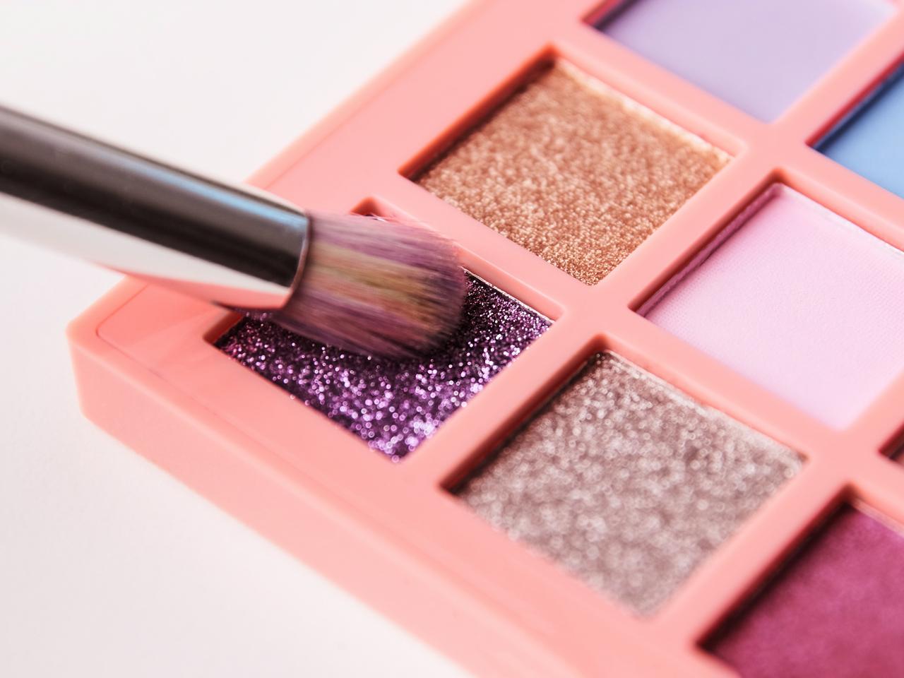 ラメ飛びとサヨナラ!アイシャドウの粉飛びを防ぐプロのテクニック