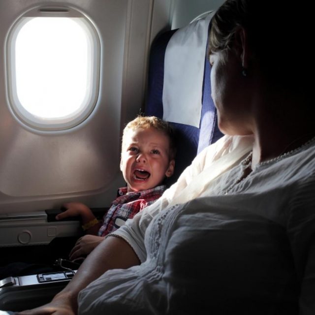 飛行機で子どもの汚れを掃除するべきなのは、親？乗務員？ MBL選手の告発に議論呼ぶ