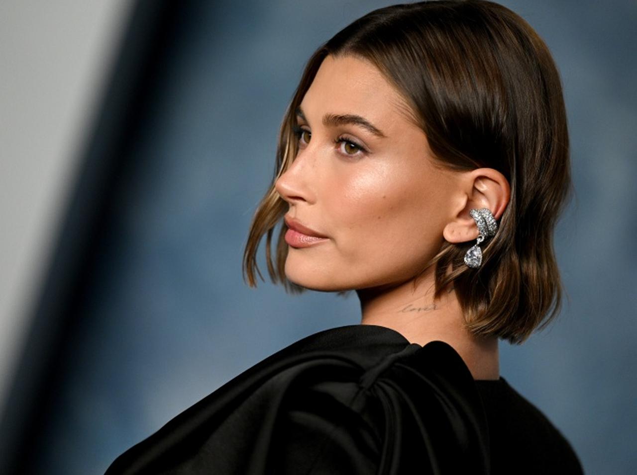 セレーナ・ゴメスと“色々”あったヘイリー・ビーバーが「苦悩」を語る