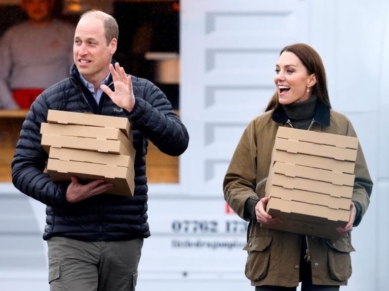 ウィリアム皇太子とキャサリン妃が「大量のピザ」を持って向かった先は…⁉︎【写真アリ】