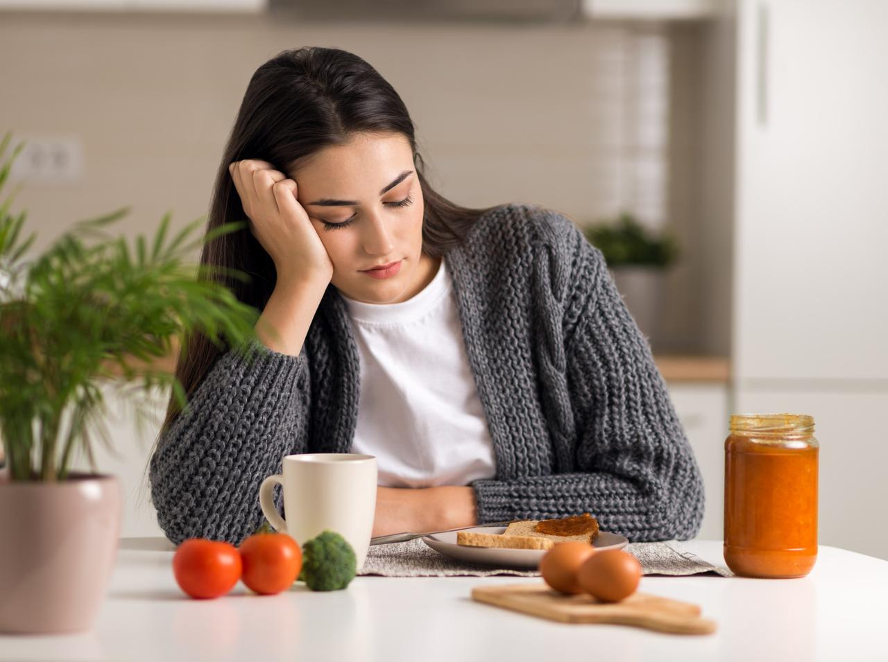 朝食を食べると眠くなる…?眠気を防ぐ朝食の選び方とは