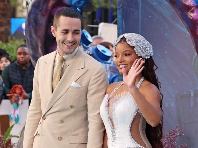 「キス・ザ・ガール」が女性の同意を求める歌詞に変更されたのは「理解できる」、『リトル・マーメイド』エリック王子役がコメント