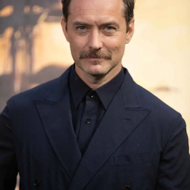 ジュード・ロウ、日本に「近いうちに必ず行く」と約束！『ピーター・パン＆ウェンディ』フック船長特別映像が解禁