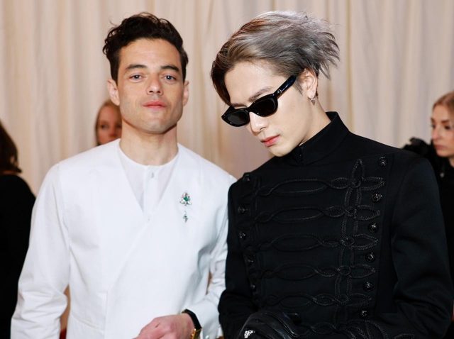 『ボヘミアン・ラプソディ』ラミ・マレック、GOT7のジャクソン・ワンとツーショット【メットガラ2023】