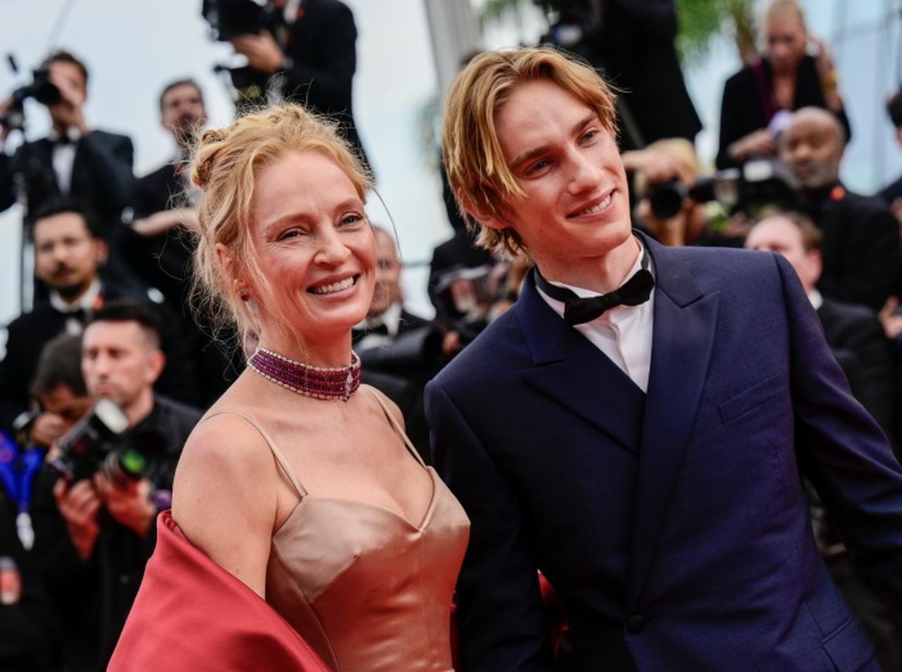 ユマ・サーマンが21歳息子をカンヌ国際映画祭に同伴、仲良しすぎる2ショット