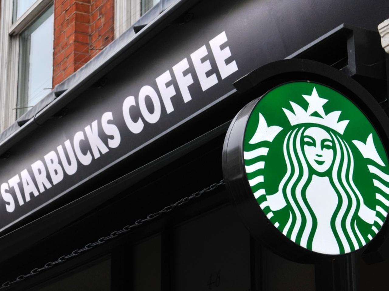 ディズニーキャラに扮してスターバックスへ、再現度も注文も完璧すぎる