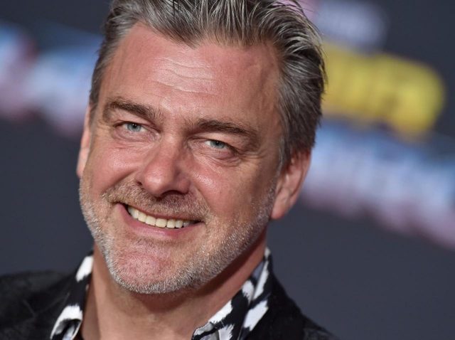 『マイティ・ソー』ヴォルスタッグ役のレイ・スティーヴンソンが死去、浅野忠信やジェームズ・ガン監督が追悼