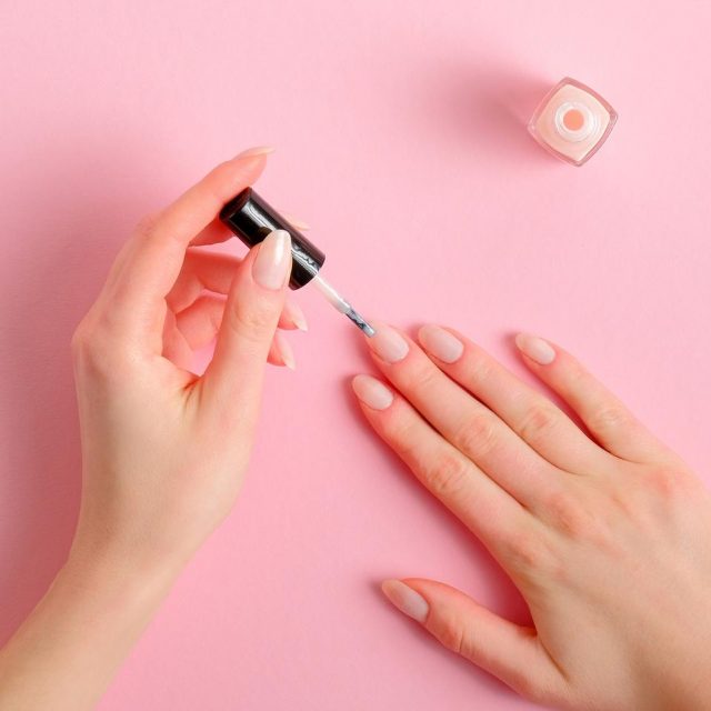 ネイルハードナーとは？傷んだ爪のケアにプロがおすすめする理由