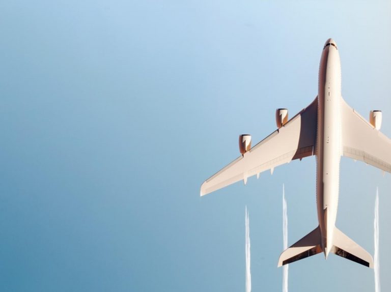 飛行機を乗り間違えて「目的地と別の国や場所に行ってしまった」という旅行者が続出、一体なぜ？
