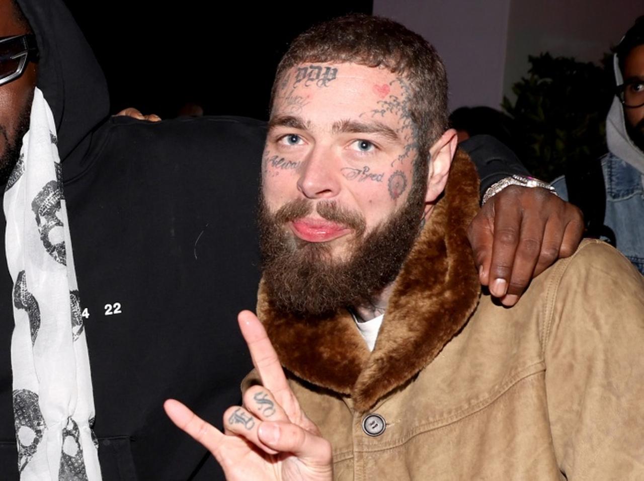 ポスト・マローン、バーで会った初対面の男性が家を買うためにお金を貯めていると知って「援助」を申し出る