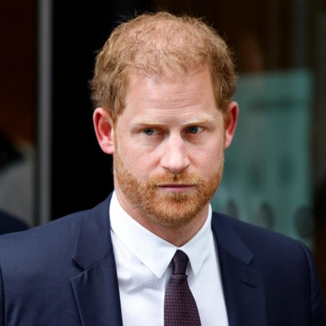 ヘンリー王子、“違法な手段で情報を収集した”として英大衆紙を訴えた裁判で証言台に立つ