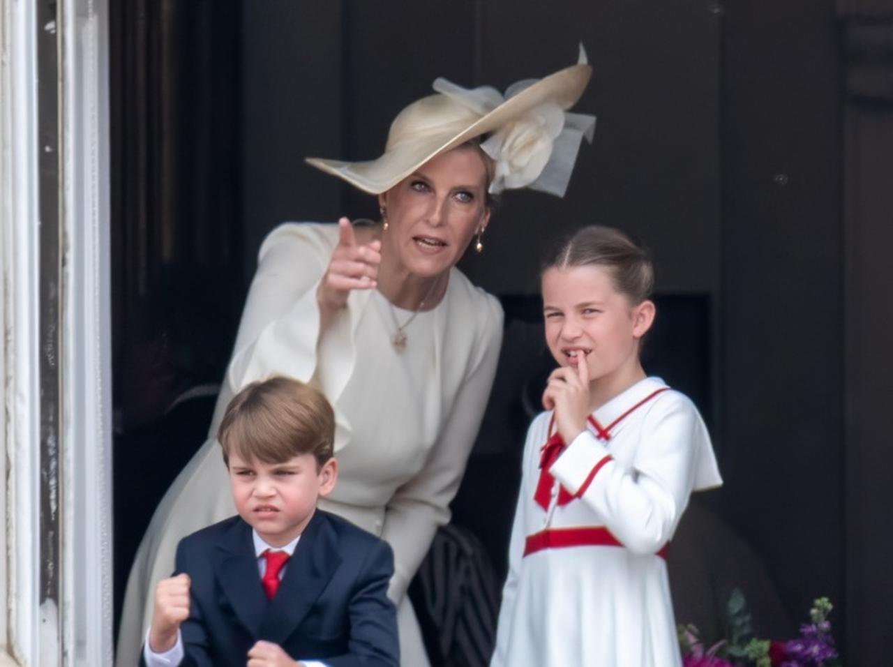 シャーロット王女、王室の行事の最中に“叱られた”と話題になった場面の「真相」が判明