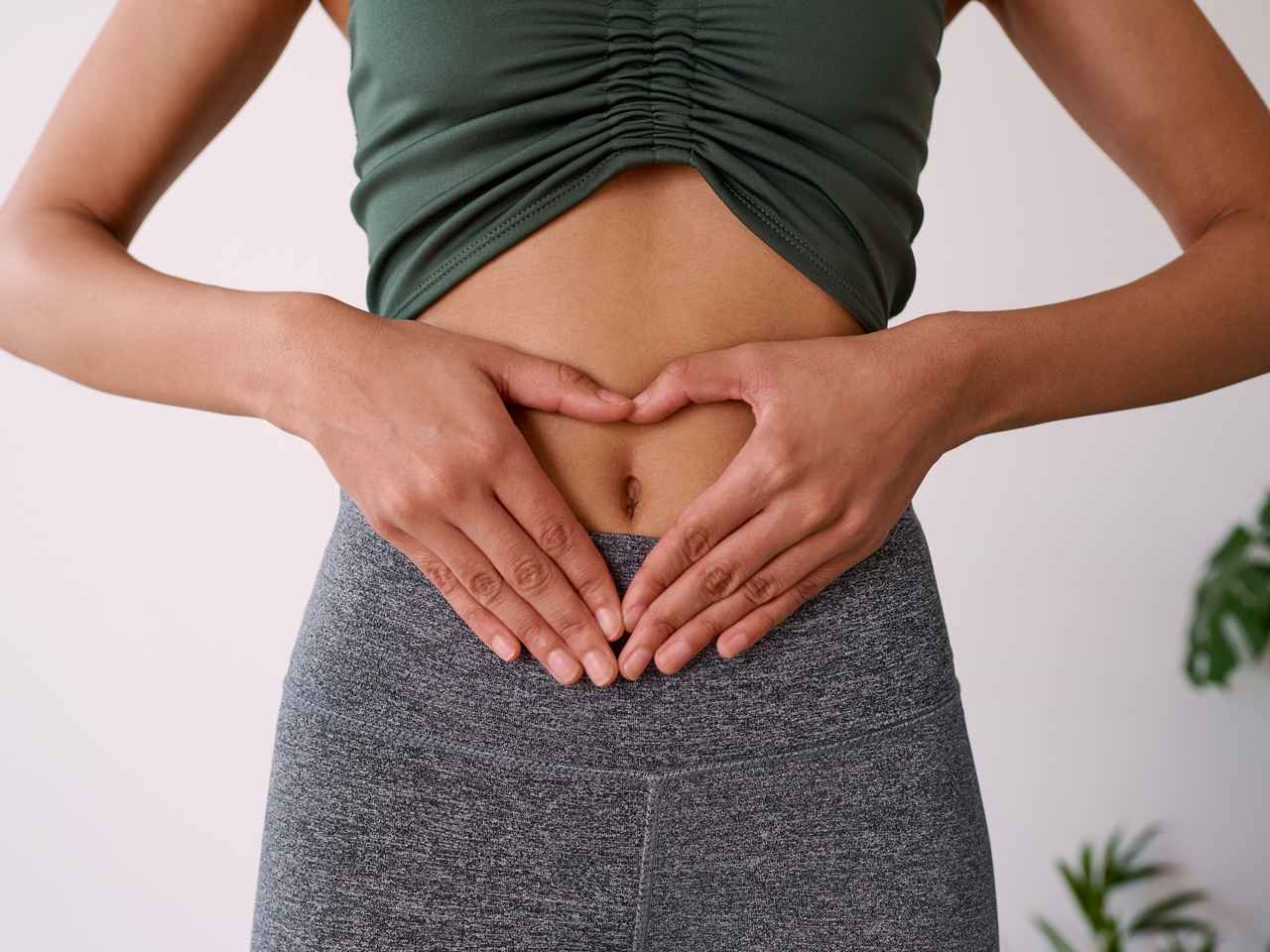 生理前の不調をサポート!PMSの原因とおすすめのインナーケアアイテム4選