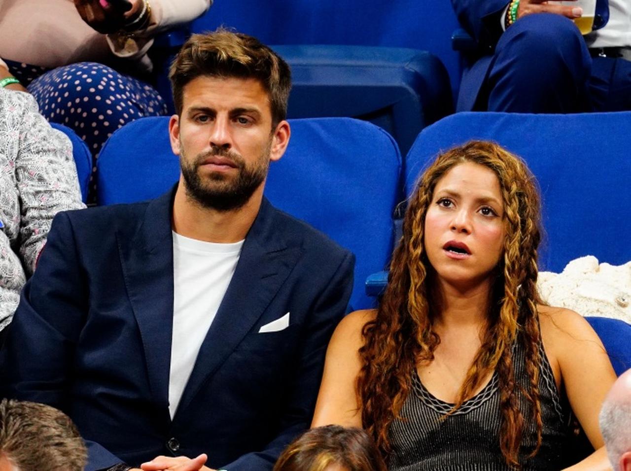 シャキーラ、ピケと「キスするためだけ」に飛行機を途中で着陸させた