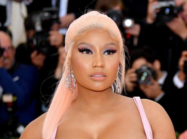 乳房縮小手術を受けたニッキー・ミナージュ、術後の胸をファンに公開