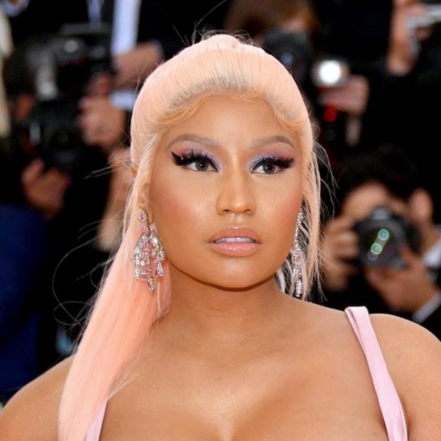 乳房縮小手術を受けたニッキー・ミナージュ、術後の胸をファンに公開