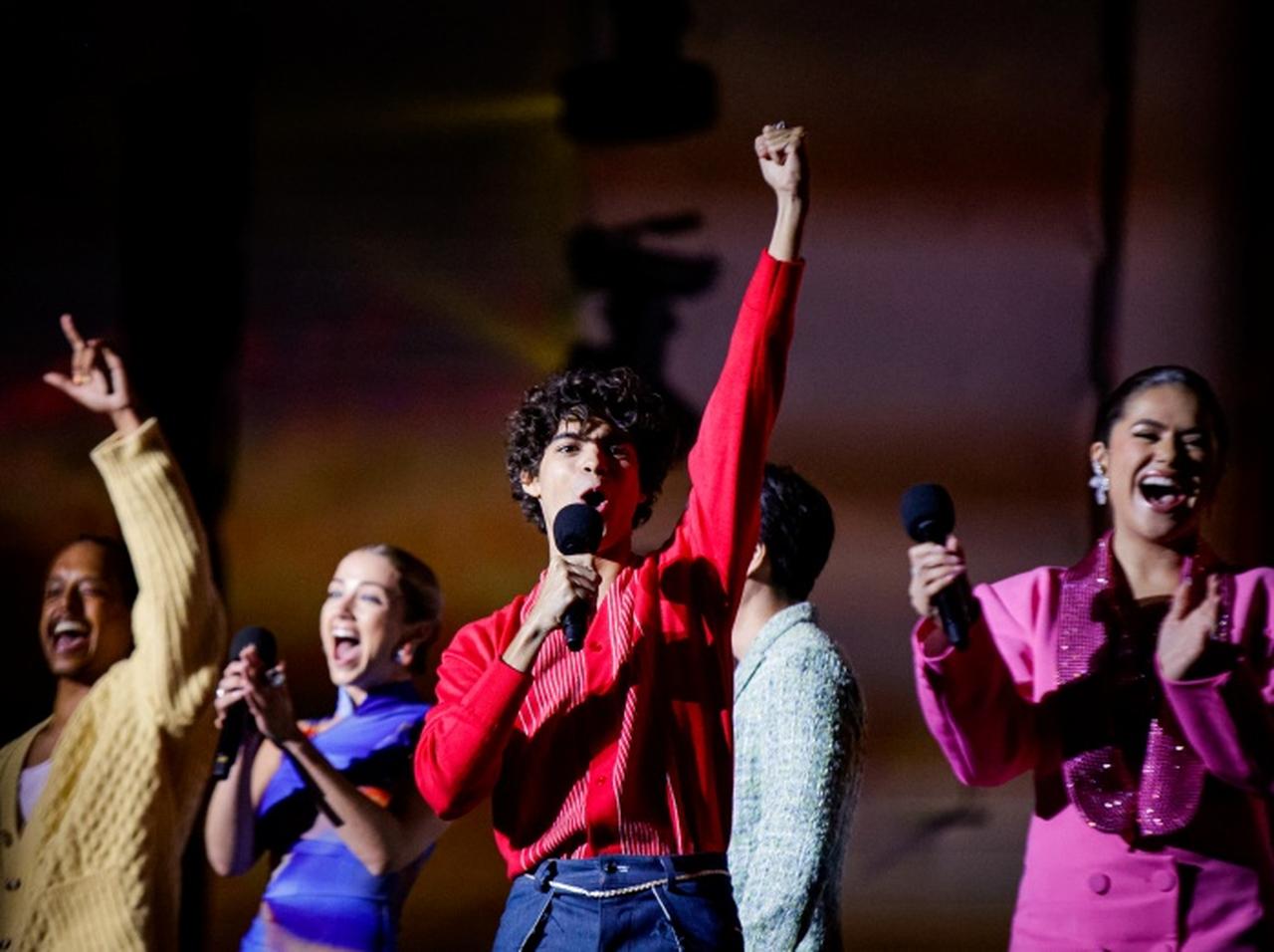 実写版『ワンピース』ルフィ役、「ルフィスタイル」で公の場に登場