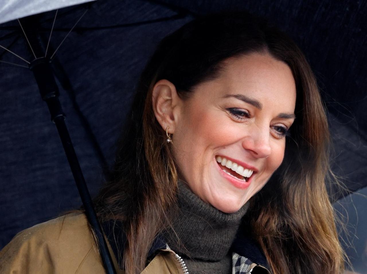 キャサリン妃、ZARAの1万2,000円のジャケットを公務で着用