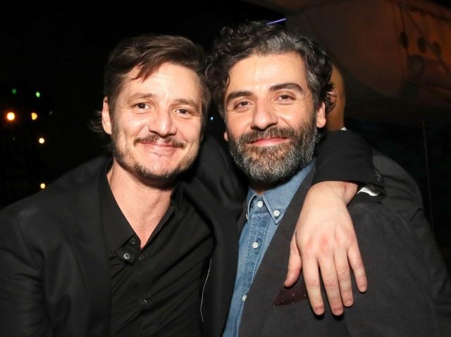 ラッキーなファンが「ペドロ・パスカルとテレビ電話中」のオスカー・アイザックと遭遇