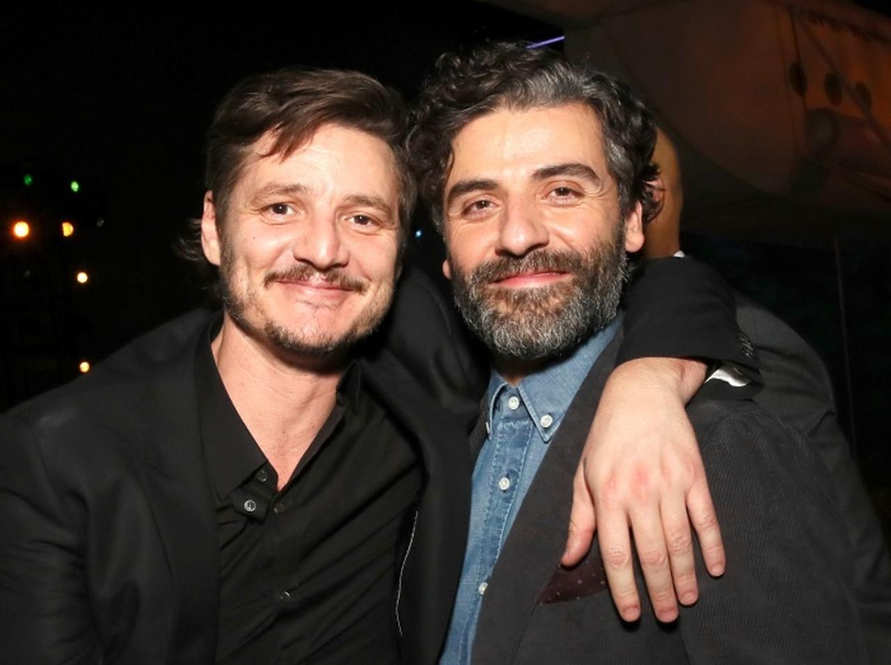 ラッキーなファンが「ペドロ・パスカルとテレビ電話中」のオスカー・アイザックと遭遇