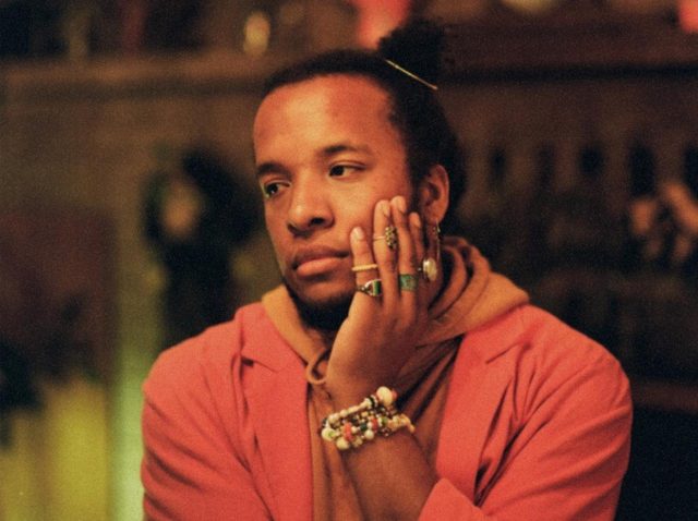 テイラーやビリー、BLACKPINKロゼらを魅了！マルチな才能発揮する新人コーシャス・クレイが気になる