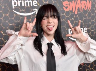 ビリー・アイリッシュ、やまない「体型批判」が自身に与えた影響を語る