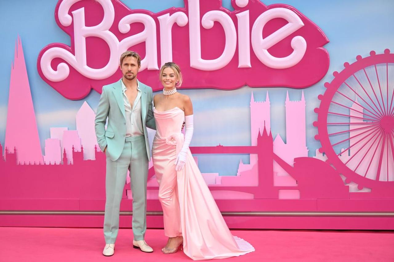 『バービー』は映画化まで＜14年＞かかっていた！ お蔵入り版の脚本家が当時起きた「問題」を明かす