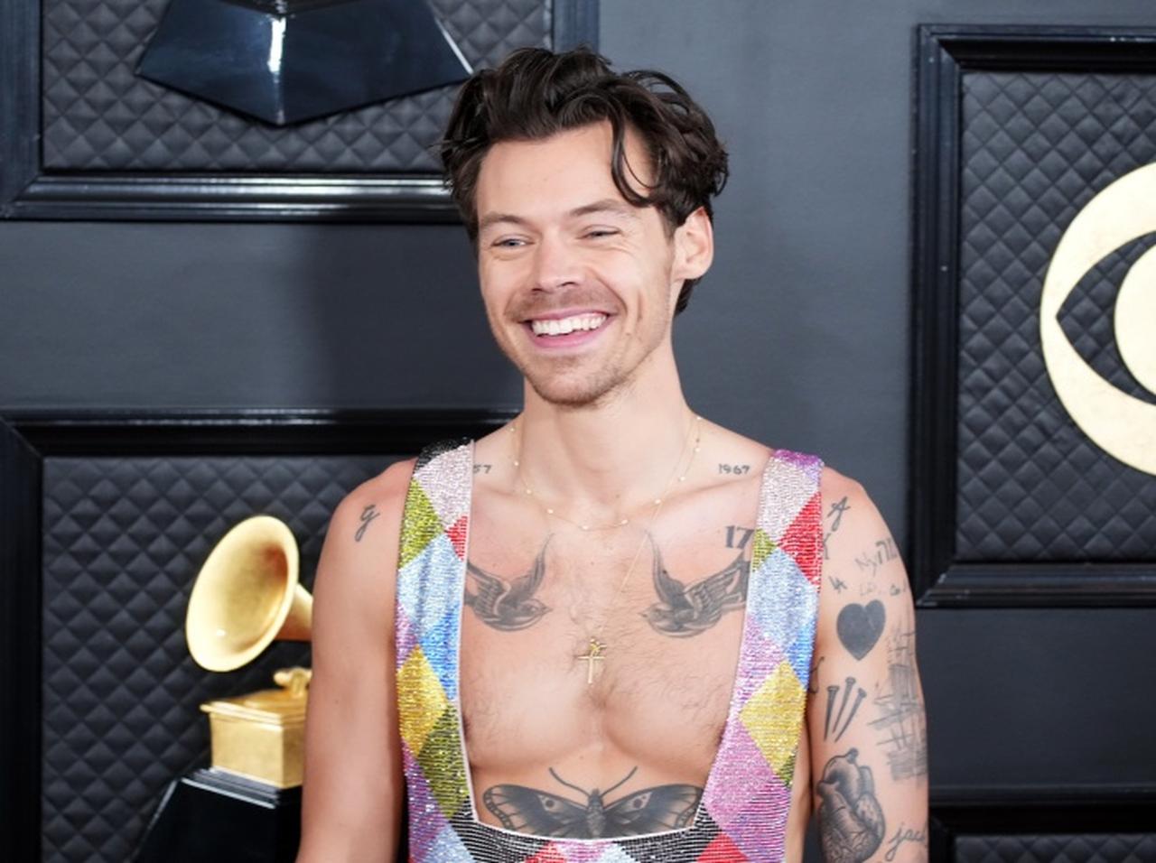 ハリー・スタイルズの「太もものタトゥー」は元カノの名前？それとも…