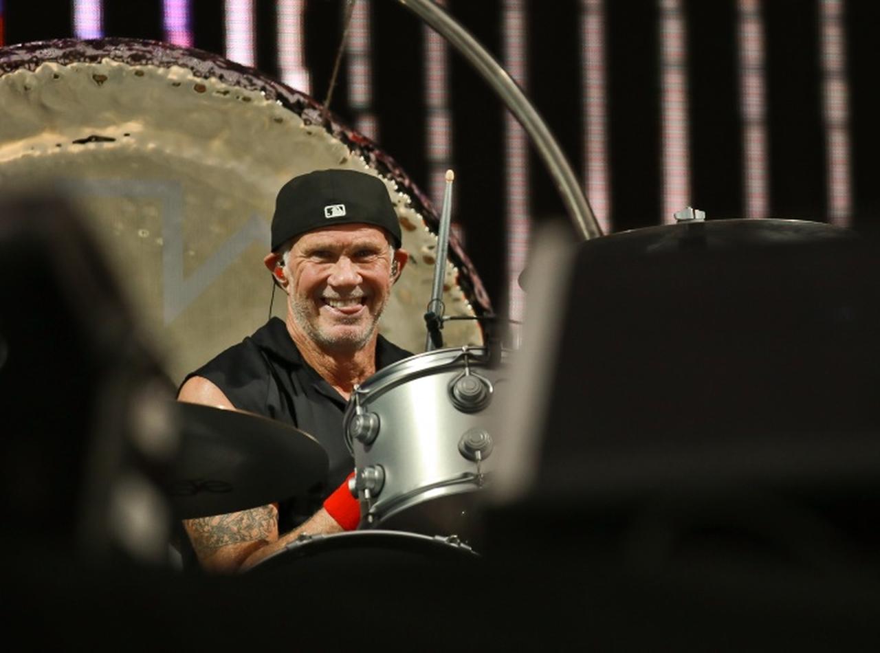 見知らぬ人の誕生日をお祝い!レッド・ホット・チリ・ペッパーズのメンバーが神対応