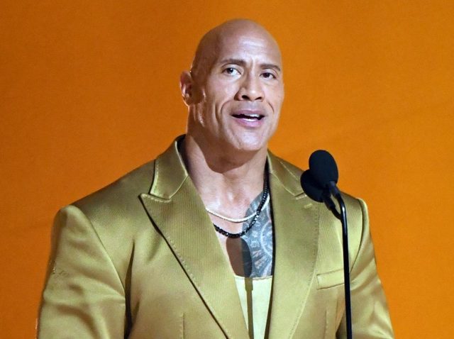 ドウェイン・ジョンソン、「巨額寄付」でストライキ中に仕事ができない 