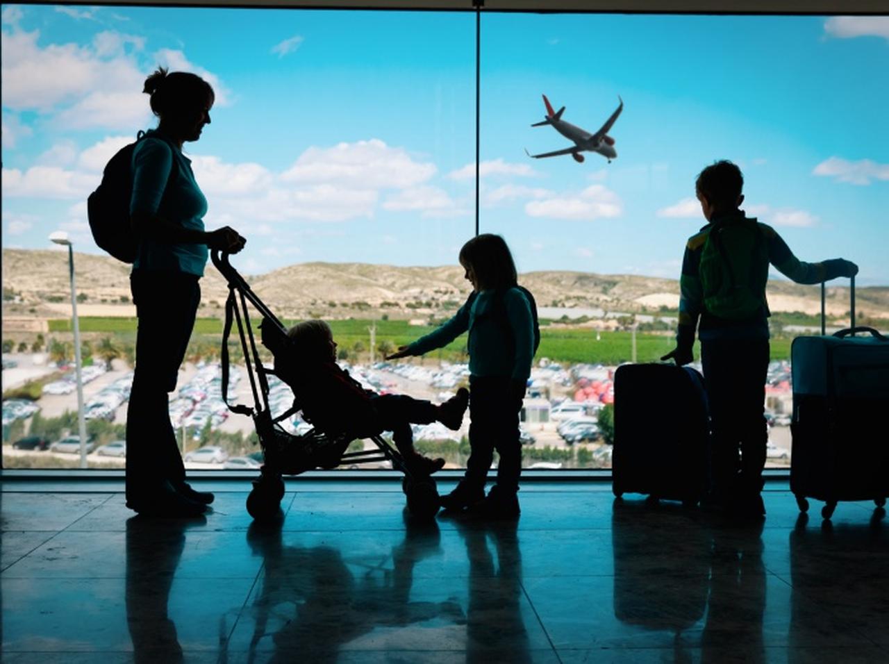 旅行先で姉の子どもの世話係をするはずだった17歳少女→意図的に「パスポートを紛失」して“回避”