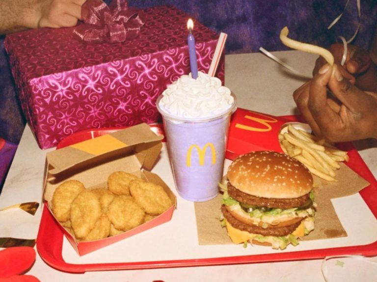 マクドナルド「グリマスシェイク」飲んで「死んだふり」ブーム、公式が反応