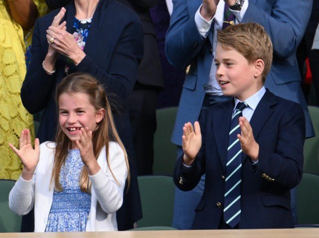ジョージ王子とシャーロット王女、兄妹仲良くテニス観戦をする姿が可愛すぎる
