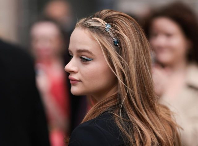 ネックレスを「ヘアアクセサリー」に、斬新な使い方をマネしたい