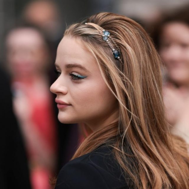 ネックレスを「ヘアアクセサリー」に、斬新な使い方をマネしたい