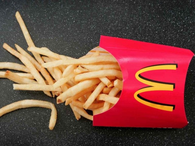 マクドナルドのポテト、何本までなら健康に害なし?結果に激震走る