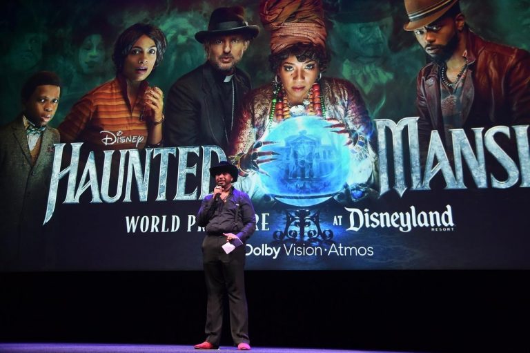 「みなさんが大好きなものを実写化」、『ホーンテッドマンション』監督から日本のファンへメッセージ