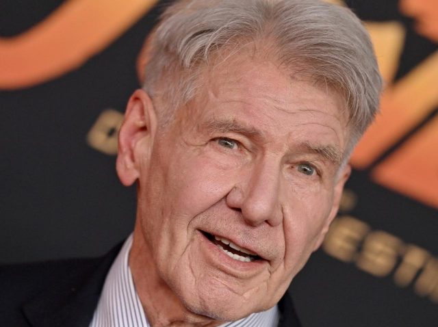 ハリソン・フォード、インディ・ジョーンズの帽子をホッチキスで頭に留めていた…!? 長年の噂に本人がコメント