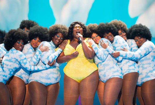 元従業員から『劣悪な職場環境』で訴えらえているリゾをバックダンサーチームが全面的に支持